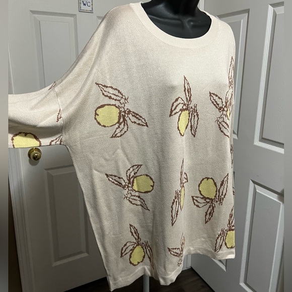 NWT Ricki’s Ladies XXL Lemon Print Crewneck Sweater - Picture 8 of 16
